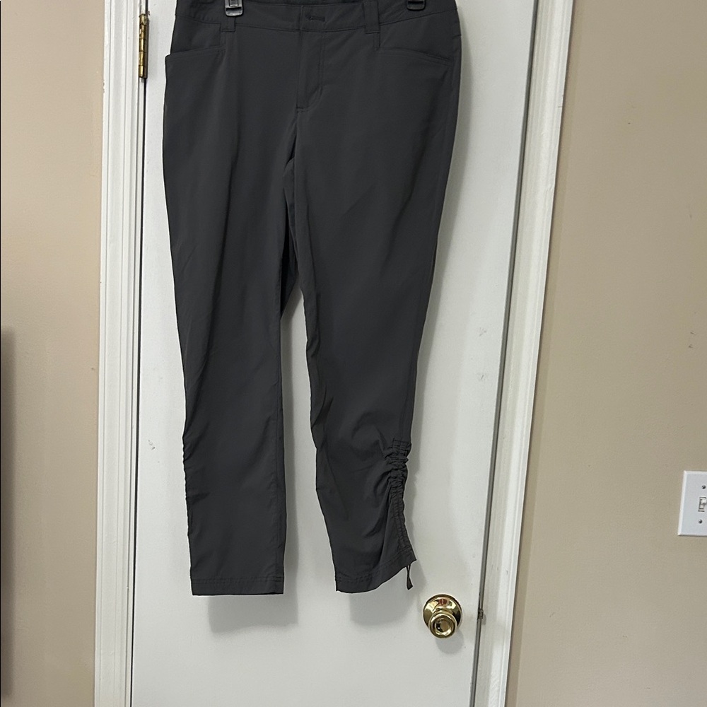 Eddie Bauer Women's Cropped Ruched Hem Active Pants - Dark Gray